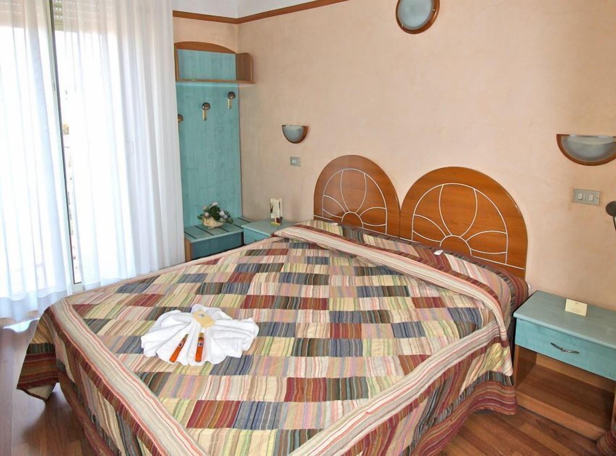 Hotel Britannia Rimini Marina Centro Exteriör bild