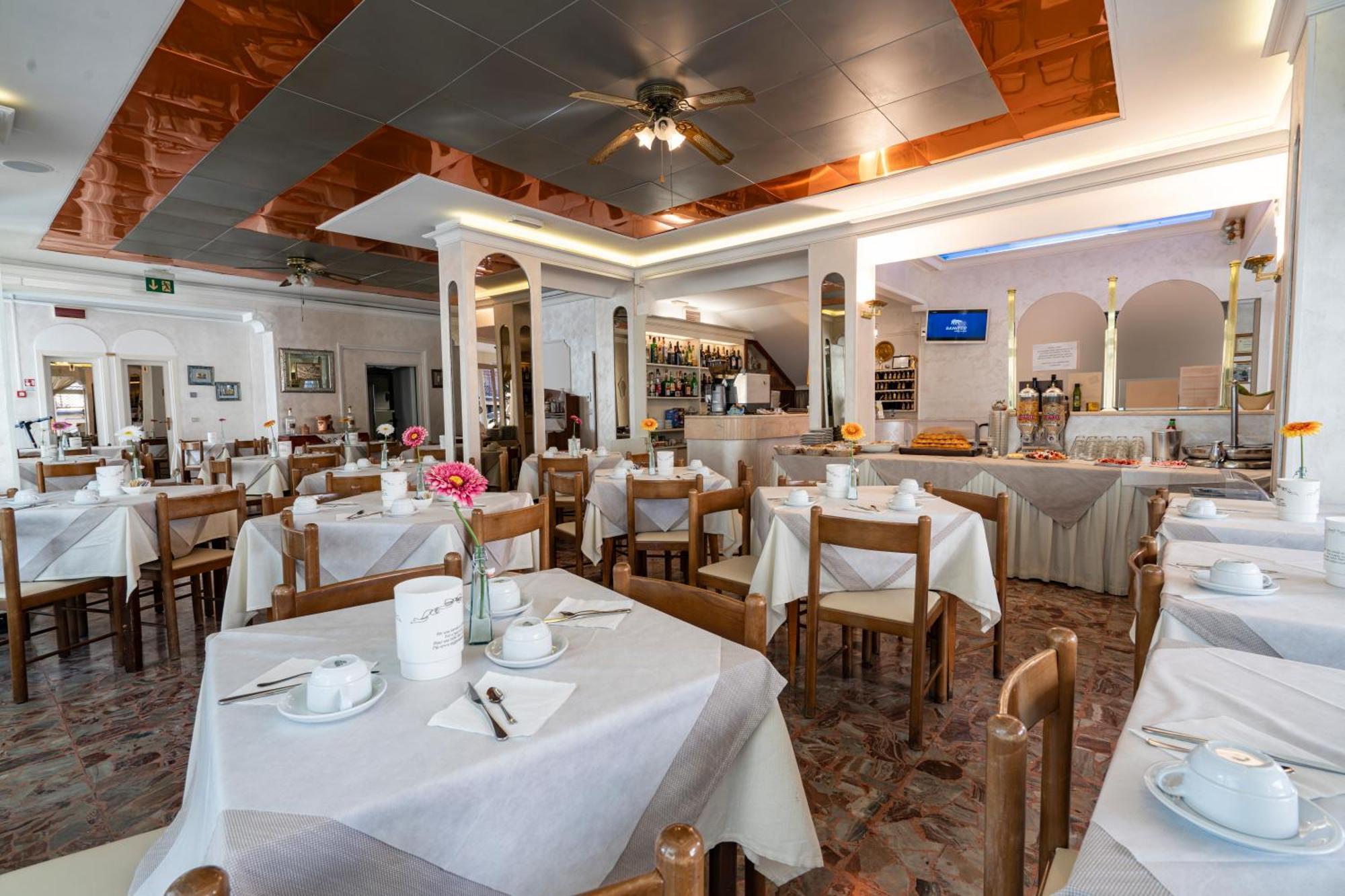 Hotel Britannia Rimini Marina Centro Exteriör bild