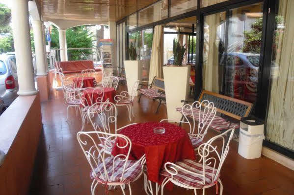 Hotel Britannia Rimini Marina Centro Exteriör bild