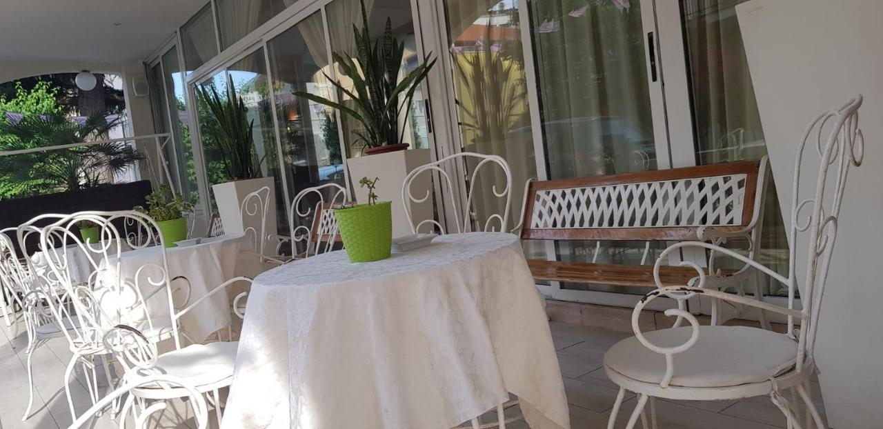 Hotel Britannia Rimini Marina Centro Exteriör bild